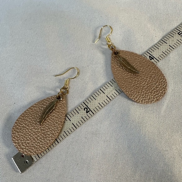 Three pairs of boho casual chic earrings - Picture 5 of 11